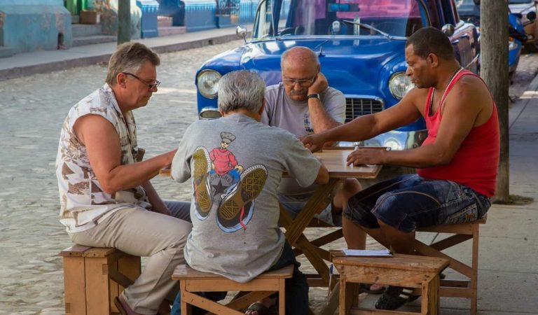 10 consejos para jugar al dominó como un cubano experto