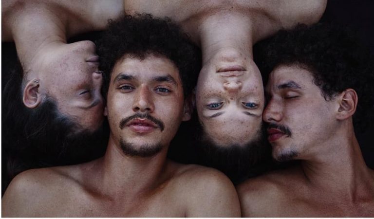 «Dos»: Gemelos cubanos captados «al desnudo»