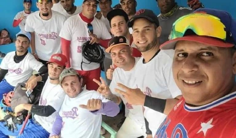 Pelotero castigado de por vida en Cuba reapareció jugando, tras virar de Dominicana