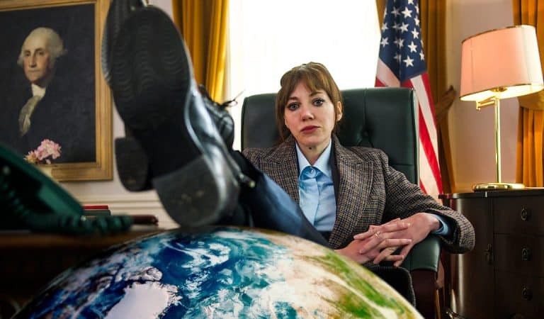 «Cunk on Earth», otro combo perfecto de risas y aprendizaje al estilo británico