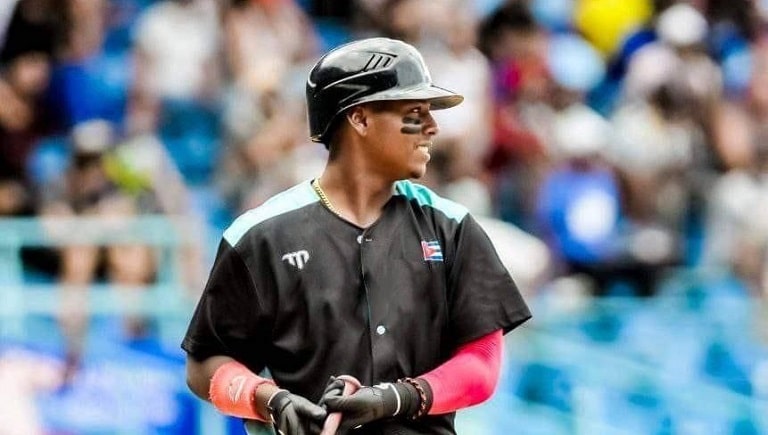 Pelotero de un equipo Cuba debutó con jonrón en Colombia tras dejar la Serie Nacional