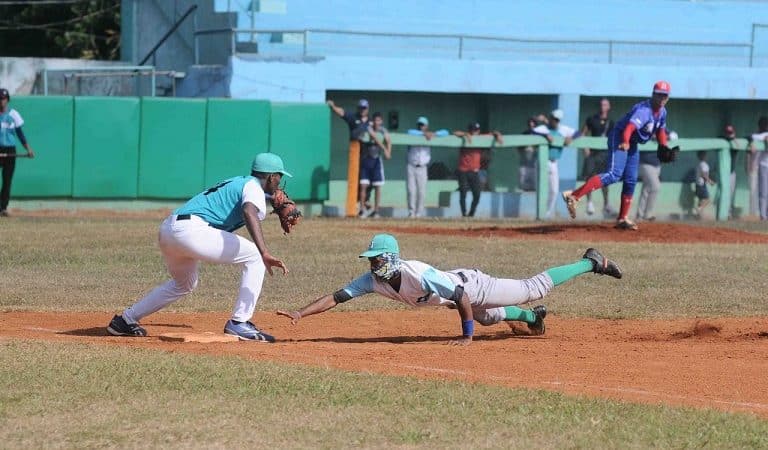 ¡Impresionante! Peloterito de 13 años destaca en provincial de mayores en Cuba