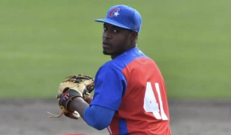 Pitcher que abandonó equipo Cuba en 2023 vuelve a lanzar en EEUU (aquí detalles)