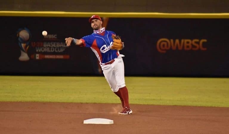 Llegó a Estados Unidos pelotero de ocho Series y varios equipos Cuba