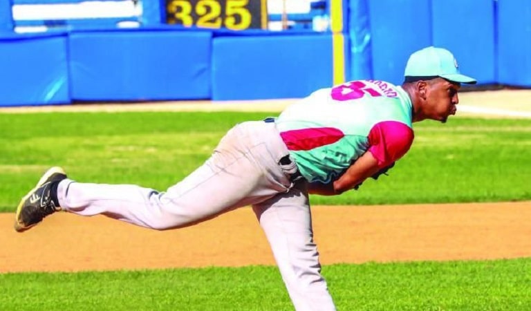 Salió de Cuba en días recientes pelotero campeón de la Liga Élite (está en Dominicana) Salió de Cuba en días recientes pelotero campeón de la Liga Élite (está en Dominicana)