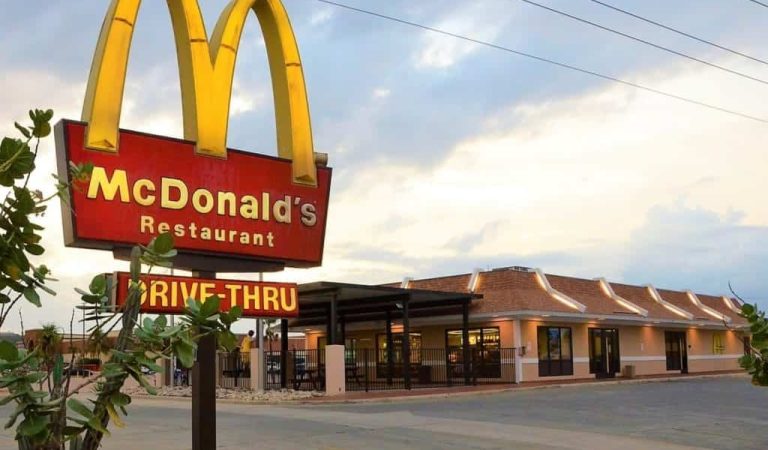 McDonald’s y otros restaurantes de EEUU operan en Cuba desde hace décadas (Aquí la verdad poco conocida) McDonald’s y otros restaurantes de EEUU operan en Cuba desde hace décadas (Aquí la verdad poco conocida)