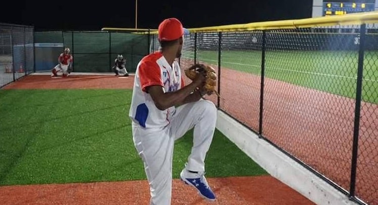 Regresará a la Serie Nacional pitcher con 3 contratos independientes a la Federación Cubana
