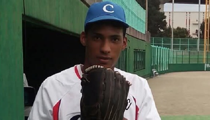 Pitcher de un equipo Cuba busca regresar como jardinero tras 8 años ausente (aquí detalles)