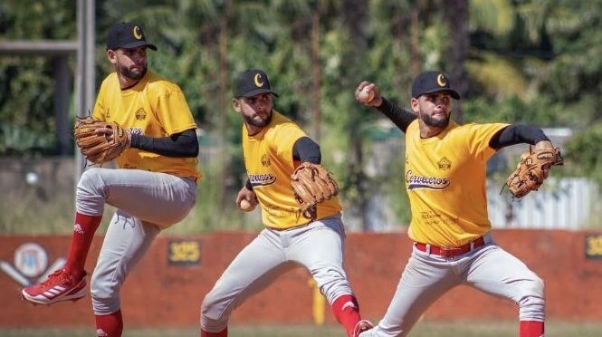 Firmó un contrato por su cuenta pitcher que estará en la Serie 64 (ya debutó)