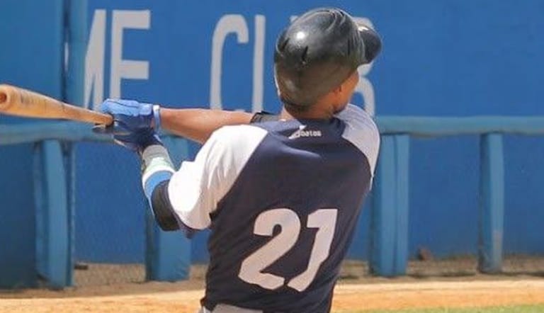 Pelotero cubano de 9 Series dejó la pelota cubana y está en Inglaterra