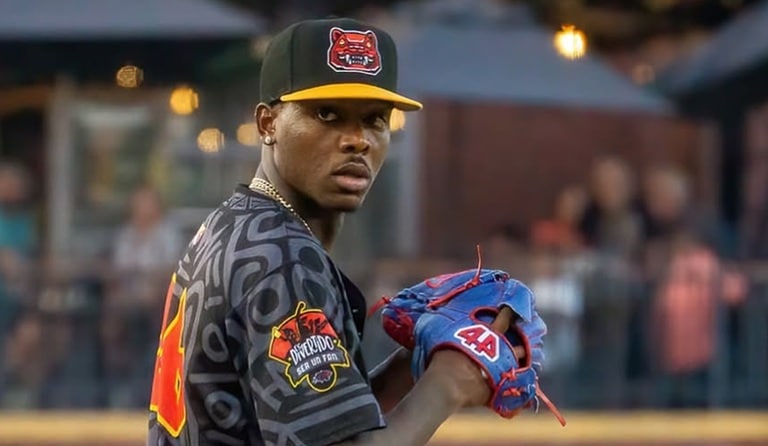 El zurdo cubano que lanza a 97 millas y podría debutar en MLB más temprano que tarde