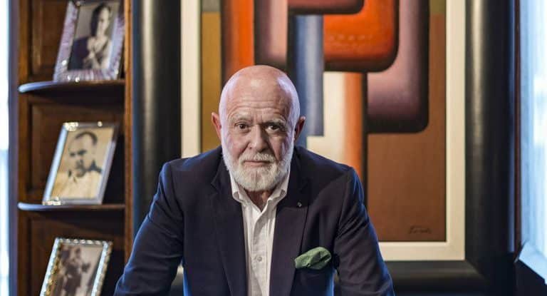 La vida de película del cubano Roberto Polo: cuatro años en prisión, su nombre tallado en el Louvre… La vida de película del cubano Roberto Polo: cuatro años en prisión, su nombre tallado en el Louvre…