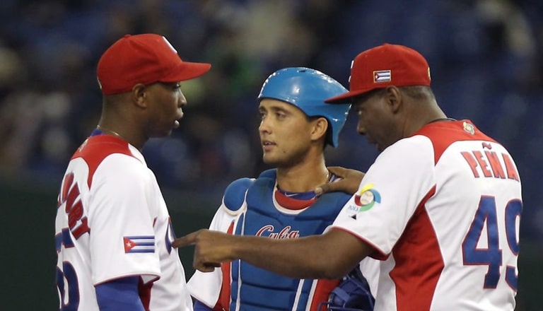 Fin del misterio: histórico pitcher cubano reapareció fuera de Cuba y no estará en la Serie 64