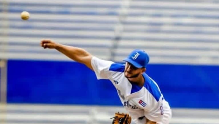 Buena noticia para Industriales: pitcher que regresó de Dominicana podría lanzar en los playoffs