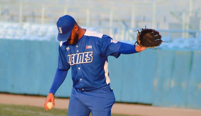 Pitcher cubano salió hacia México y se perdió los playoffs de la Serie Nacional 64