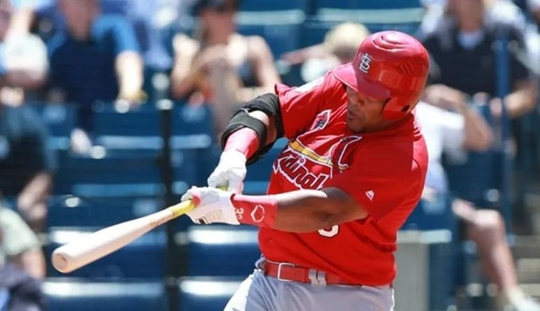 Pelotero que abandonó equipo Cuba en 1999 brilla hoy con 44 años en Dominicana