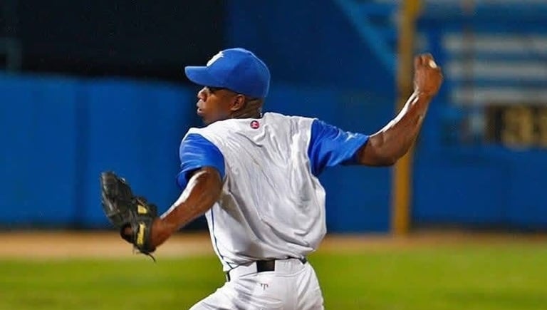 Ausente del equipo Cuba en 2026, firmó su sexto contrato profesional, tras la Serie 64