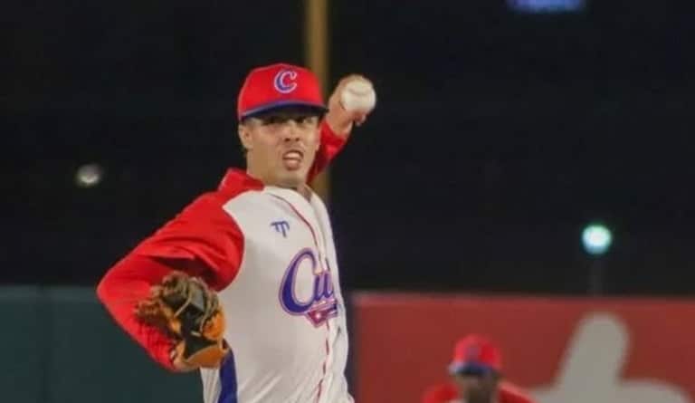 Pelotero cubano salió para Dominicana, pero firmó contrato en Italia por primera vez