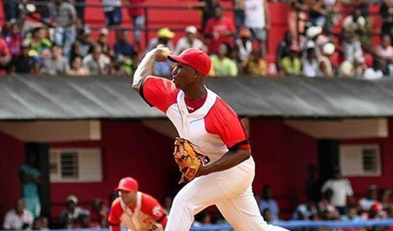 Reaparecerá jugando en Europa pitcher cubano de 2 Clásicos Mundiales y 24 Series Nacionales