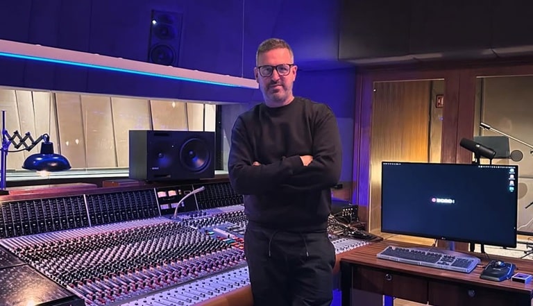 Casi nadie habla de este cubano que lleva años componiendo éxitos para estrellas de la música (aquí su historia)