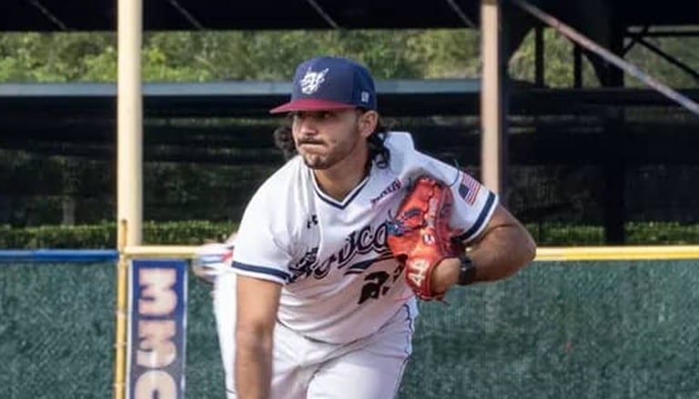 Pitcher cubano llegó a EEUU cruzando fronteras y ya firmó su primer contrato profesional en fuerte liga