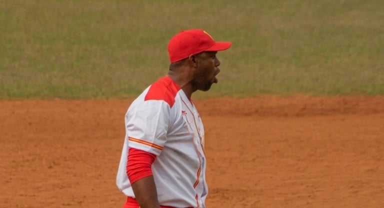 Tras caídas, frustraciones y puertas cerradas, se levantó y hoy es pitcher del equipo Cuba, contratado profesional