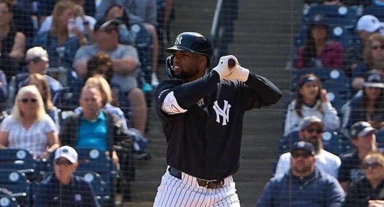 Brazo de 100 mph y bate encendido: el cubano que los Yankees podrían subir ahora mismo (aquí detalles)