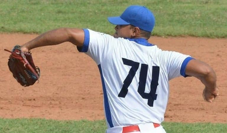 Pelotero cubano vive en Uruguay y está en una preselección para la Serie 65: ¿Vuelve o no? Aquí la respuesta