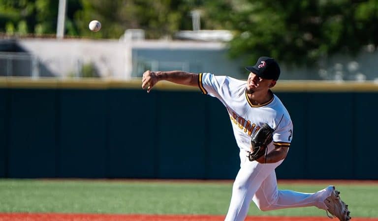 El cubano que fue campeón mundial como segunda base y hoy es relevista en fuerte liga de EEUU (aquí detalles)