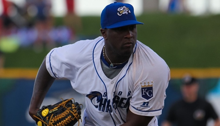 Pitcher del equipo Cuba al Clásico firmó su primer contrato en una liga independiente a los 37 años