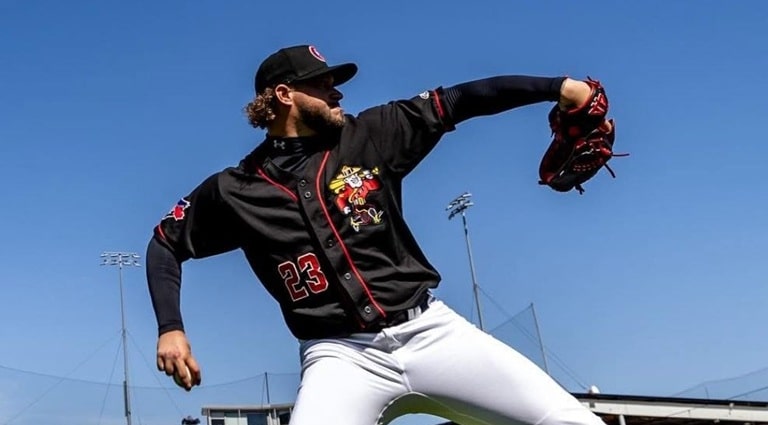 Decidió no jugar con Cuba en el Clásico, fue despedido y hoy tiene nuevo contrato