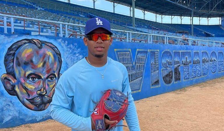 Se fue de Cuba con 13 años en busca de MLB y volvió con 20 para debutar en la Serie 65 (aquí la entrevista)