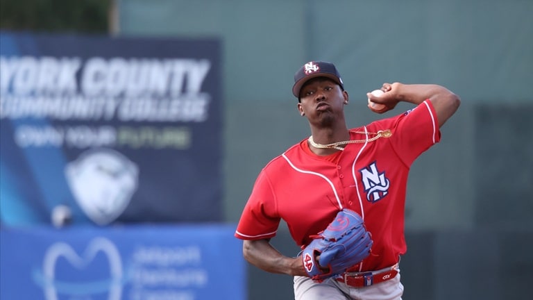 El pitcher cubano del futuro en MLB ya está aquí (y llegó sin pasar por la Serie Nacional)